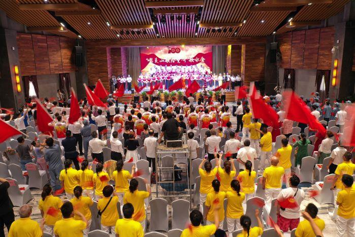 12、清江公司“唱支山歌給黨聽”歌詠會(huì)現(xiàn)場（呂新宇 攝）